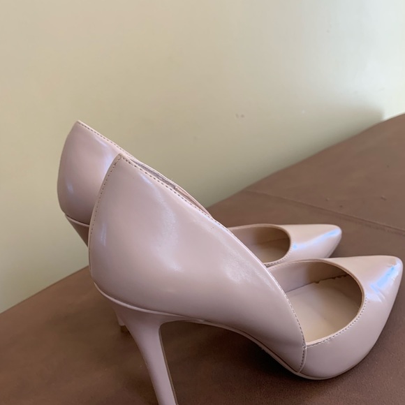 Women’s Pumps - Picture 3 of 5